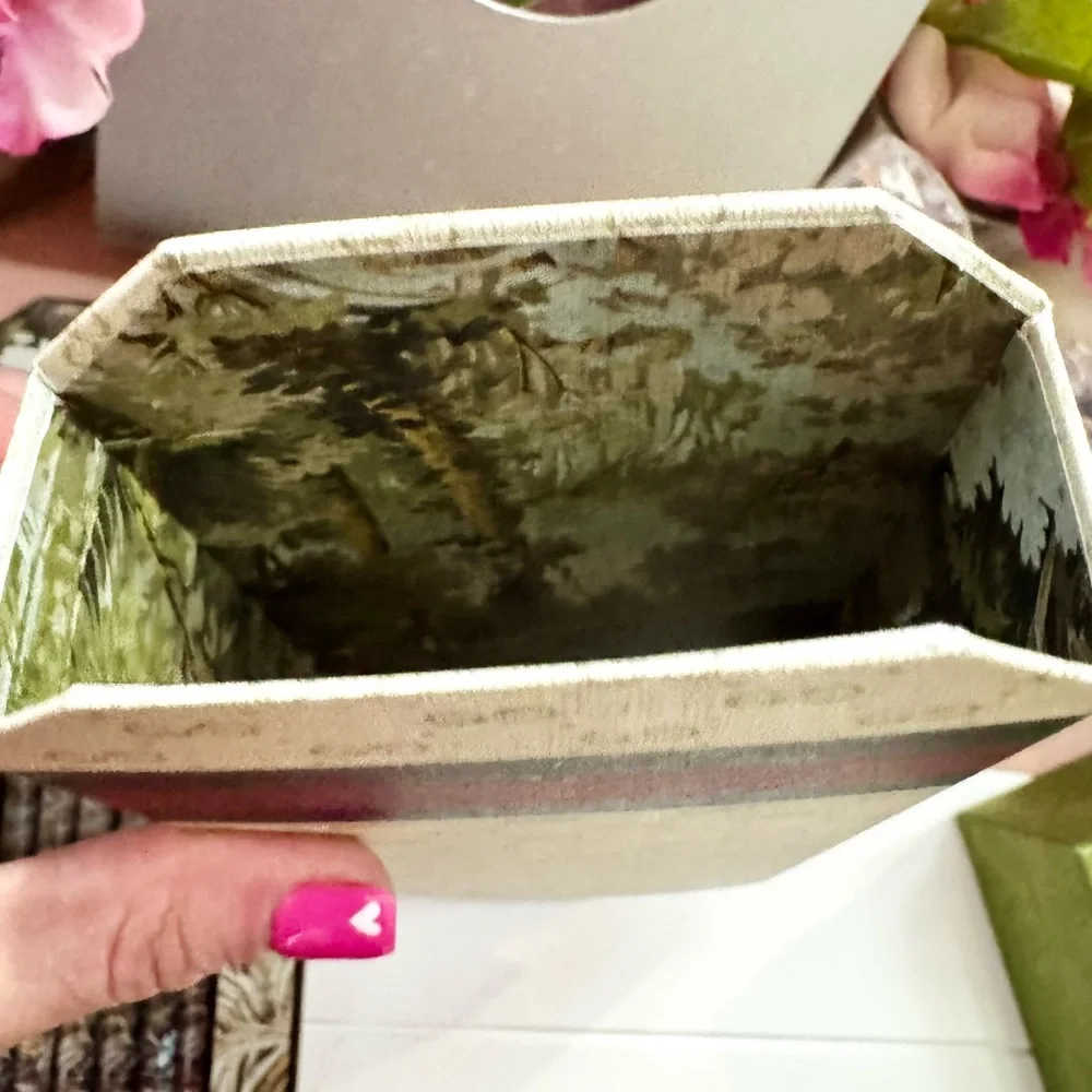 Gucci Home Bundle - Paper Weight & Pencils - Picture 8 of 9